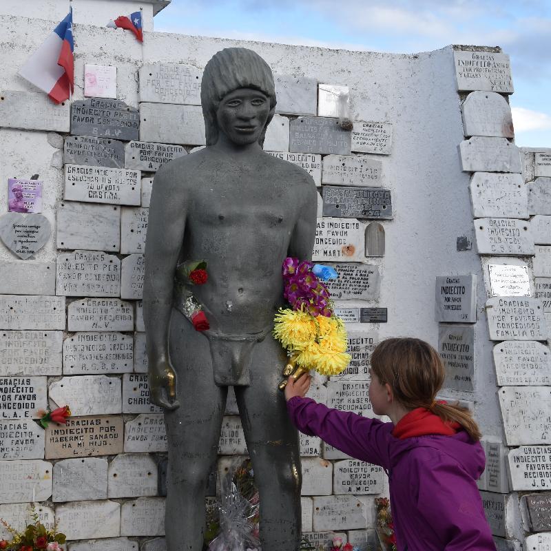 Punta Arenas : statue de l'indien au cimetière